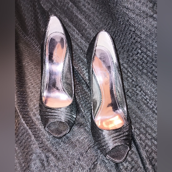 Jacqueline Ferrari black satin platform heels - Picture 2 of 7